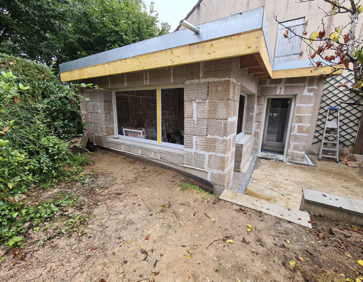 Extension en briques de chanvre pour un pavillon, par l'entreprise Legendre Frères