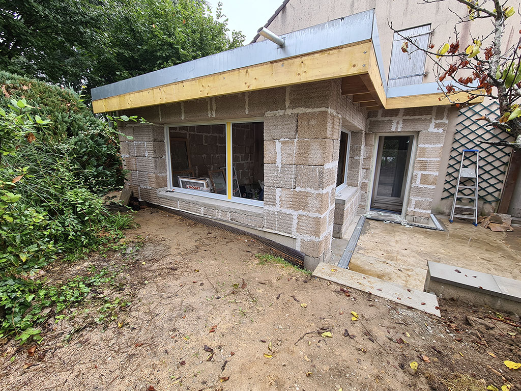 Extension en briques de chanvre pour un pavillon, par l'entreprise Legendre Frères