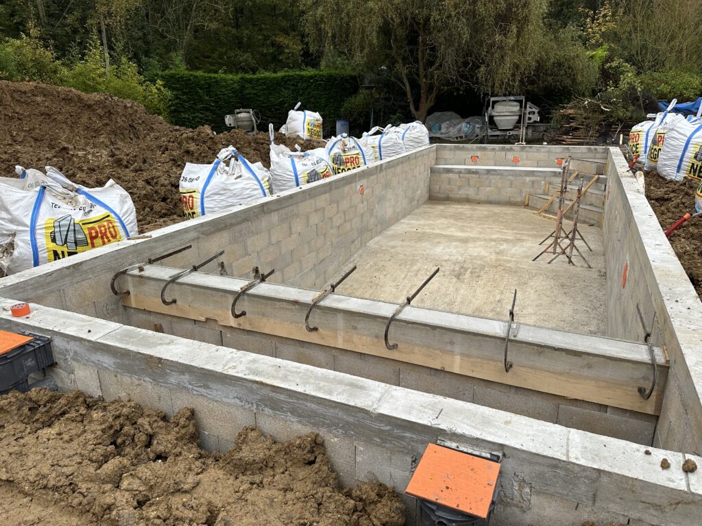 Construction d'une piscine en béton sur-mesure