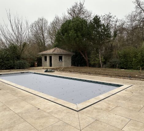 Construction d'une piscine en béton sur-mesure