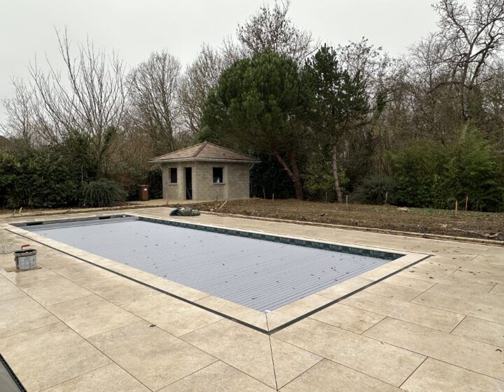 Construction d'une piscine en béton sur-mesure