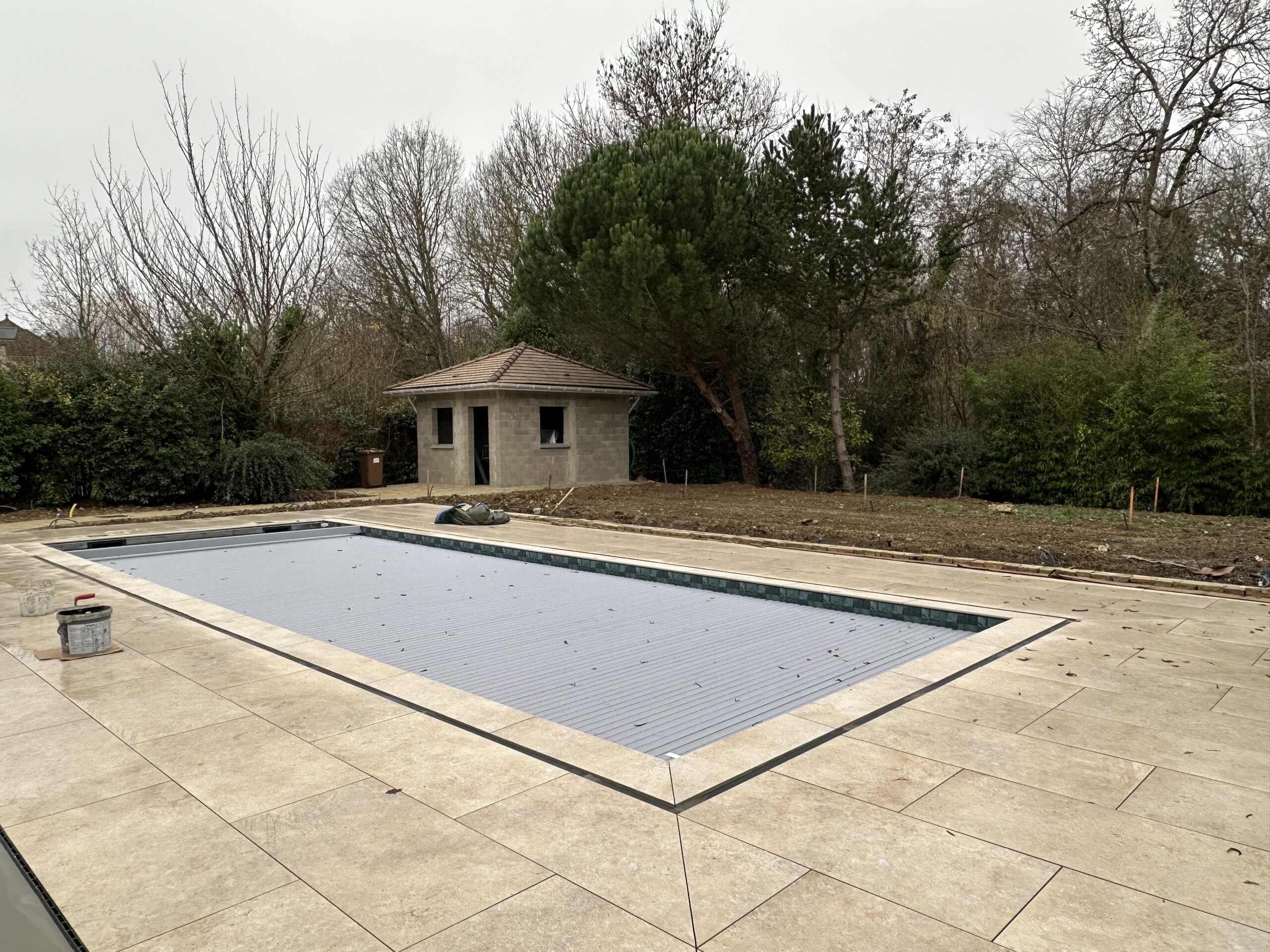 Construction d'une piscine en béton sur-mesure