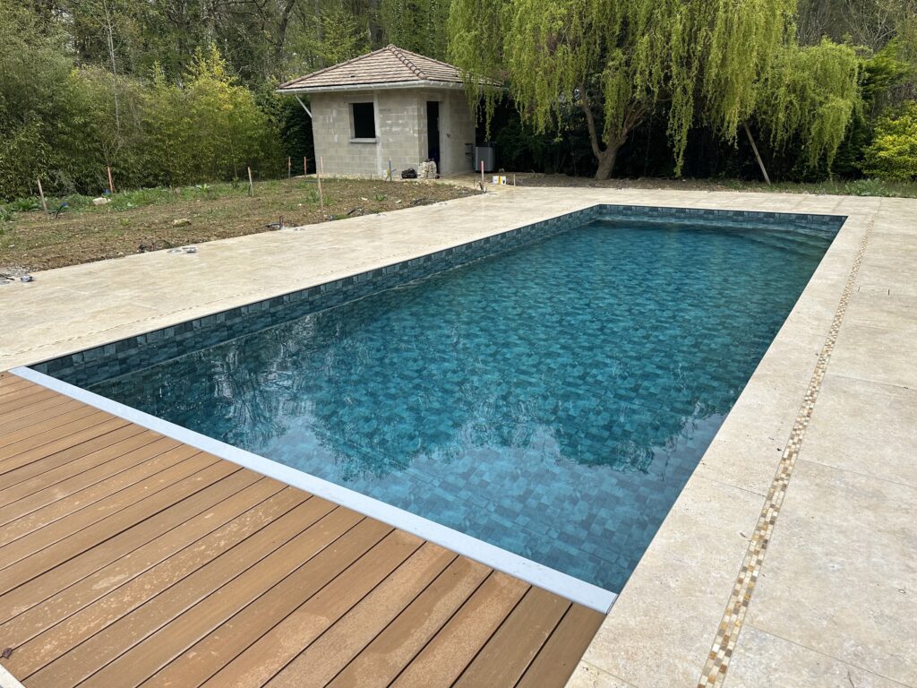 Construction d'une piscine en béton sur-mesure