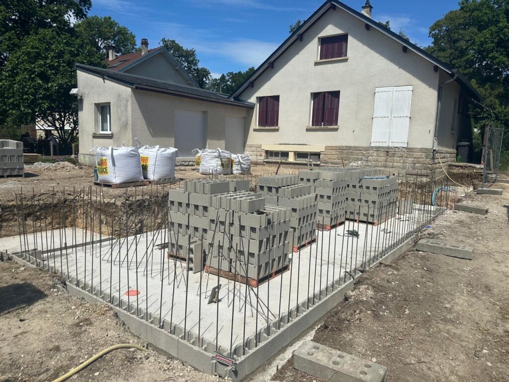 Extension de maison avec piscine couverte à Coupvray par Legendre Frères