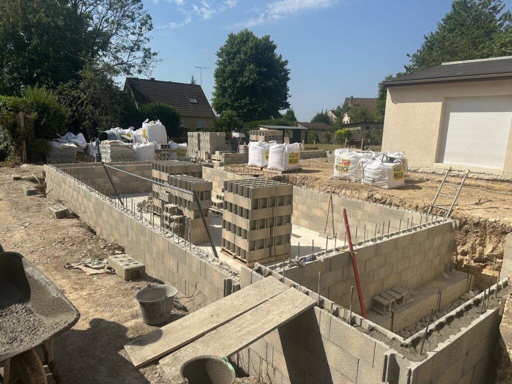 Extension de maison avec piscine couverte à Coupvray par Legendre Frères