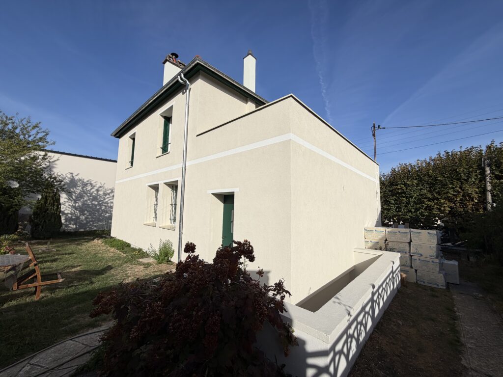 Rénovation thermique extérieure incluant les combles.